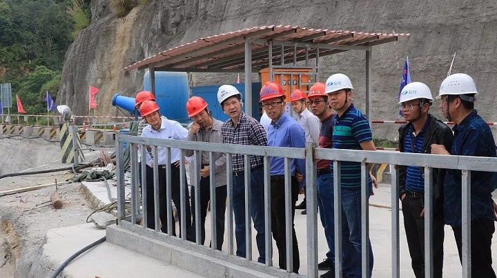 陈兴俊副总经理一行察看霍口水库大坝工程施工现场.webp.jpg